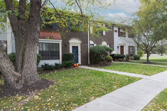 Photo - 242 Penns Way
