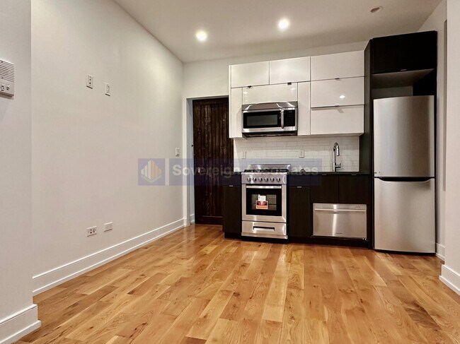 Photo - 95 E 7th St Apartamento Unidad 8
