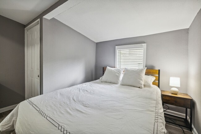Photo - 1271 Hart St