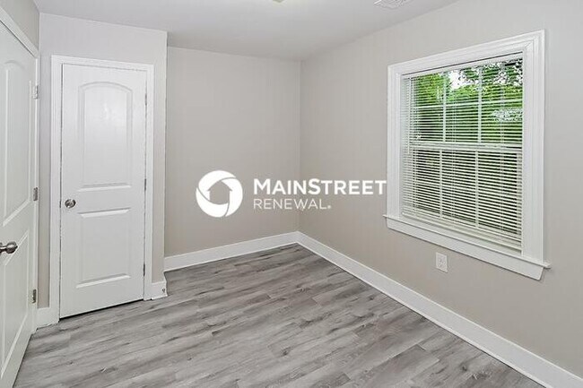 Photo - 3 Bedroom Pet-Friendly Home in Memphis, TN with Main Street Renewal