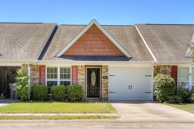 Building Photo - 2 Bed 2 Bath Townhouse Minutes from Ft Gordon