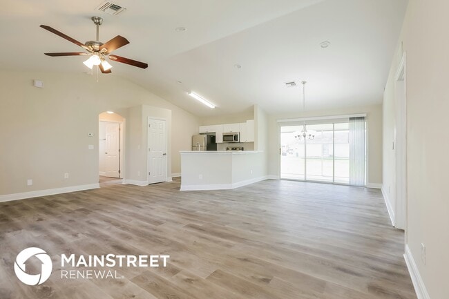 Photo - 3907 13th St W