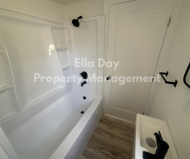 Photo - 610 N Ash St