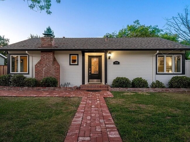 Photo - 1049 Lucot Way