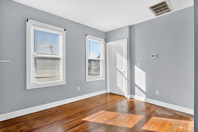 Photo - 14 Belden St