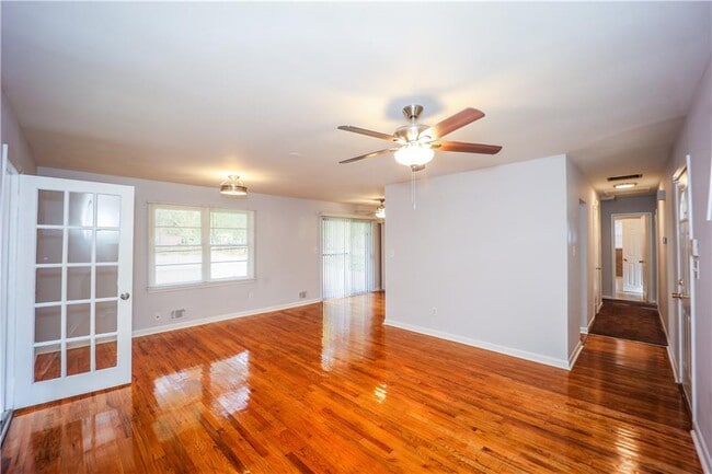 Photo - 146 Oldenburg Dr