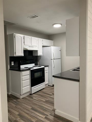 1410 Courtney Pl