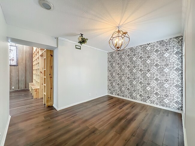 Photo - 233 Crown Oaks Way