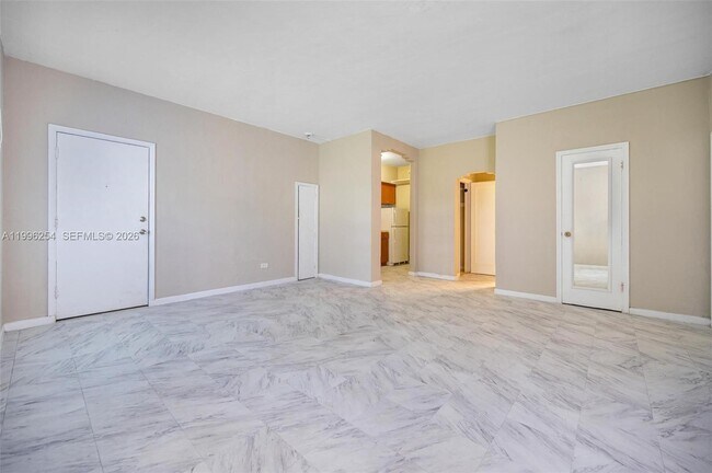 Photo - 825 Alton Rd Unidad 2