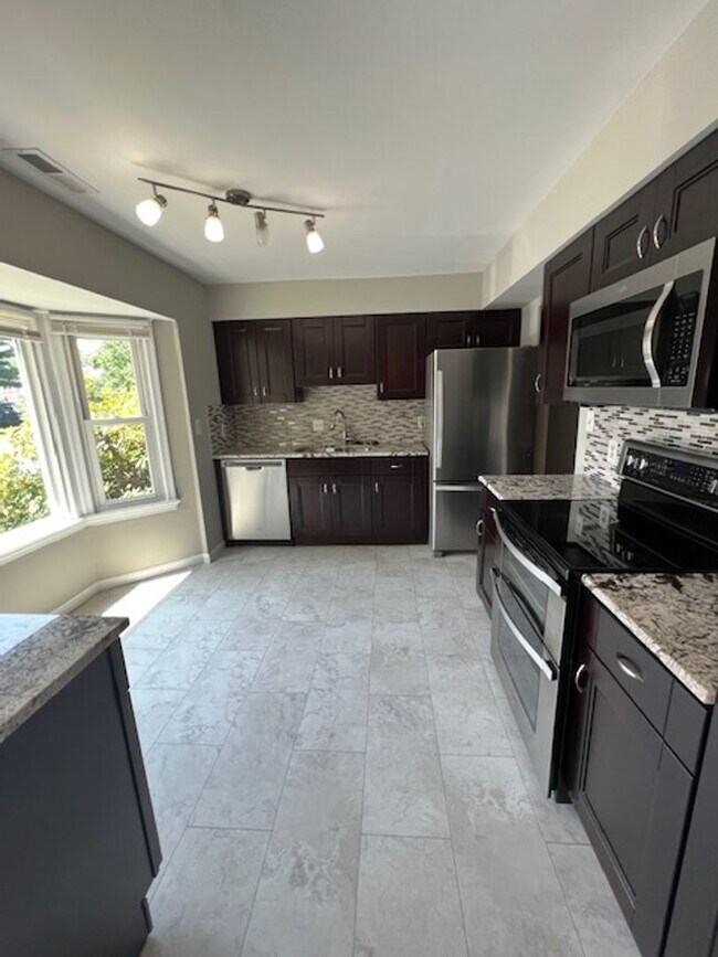Photo - RENOVATED 3 BEDROOM TOWNHOUSE IN QUAIL VALLEY