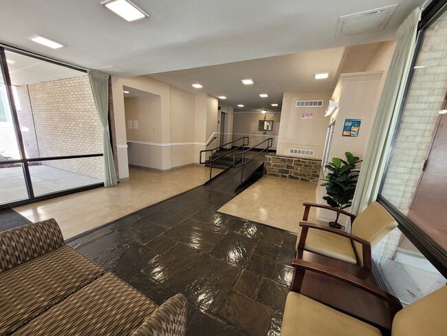 Lobby - Montgomery Towers