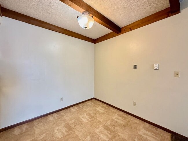 Photo - ONTARIO - 2 Bedroom Move-In Ready! Unidad 2165 4