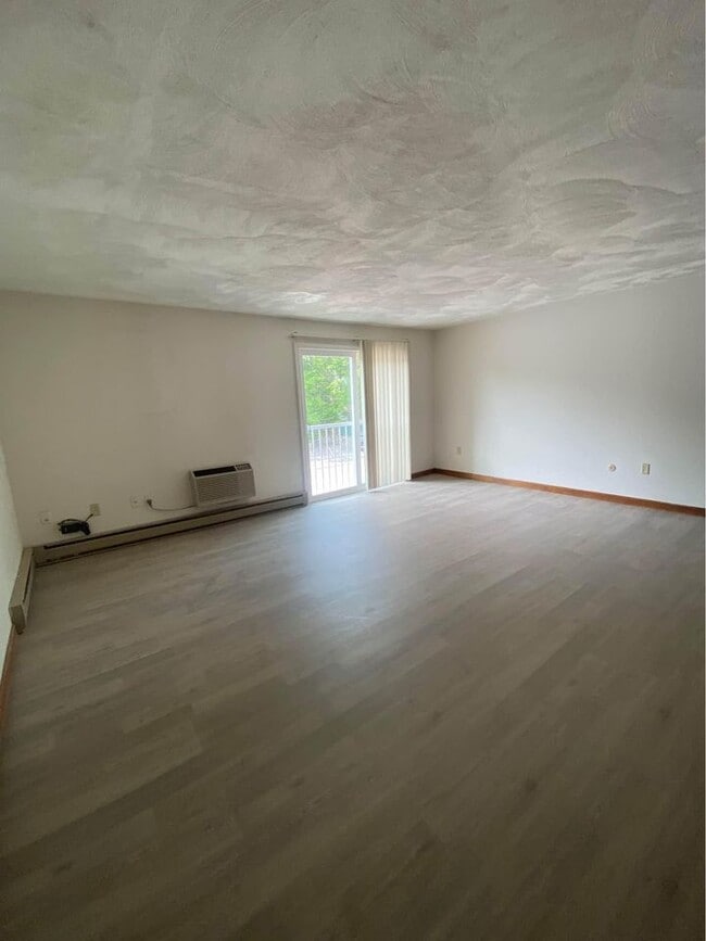 Photo - 300 Smithfield Rd
