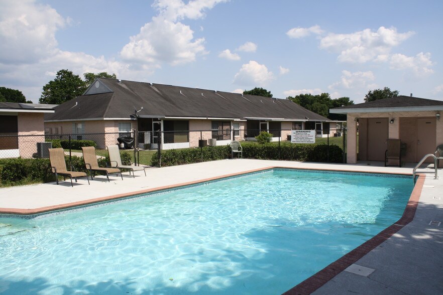Oak Run Apartments For Rent in Zephyrhills, FL