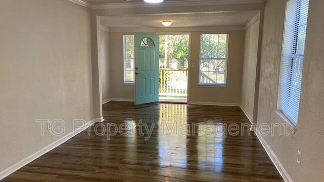 Photo - 4550 Crescent St