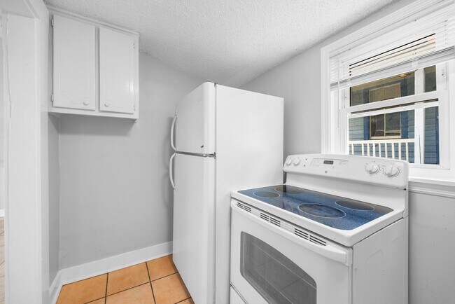 Photo - 112 E Anderson St Apartment Unit 112 E Henry St