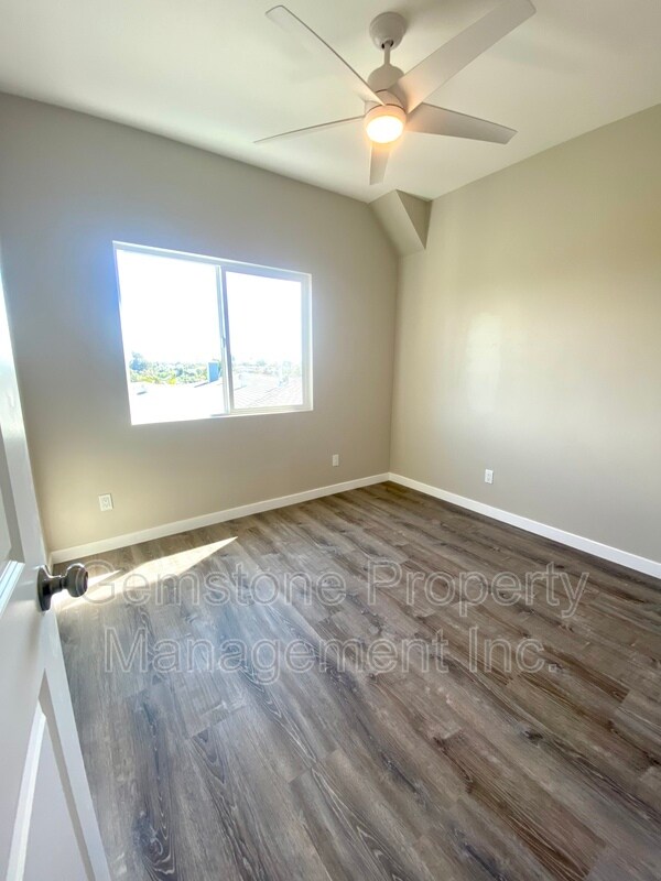 Photo - 5659 Dorothy Way