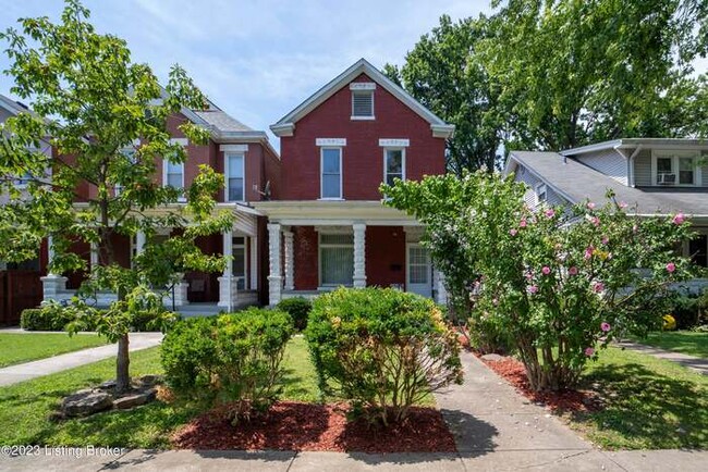 Charming Home with Garage - Charming Home with Garage