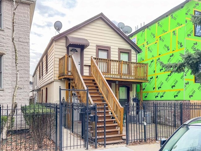 Building Photo - 1653 W Superior St Unit G02C Rental
