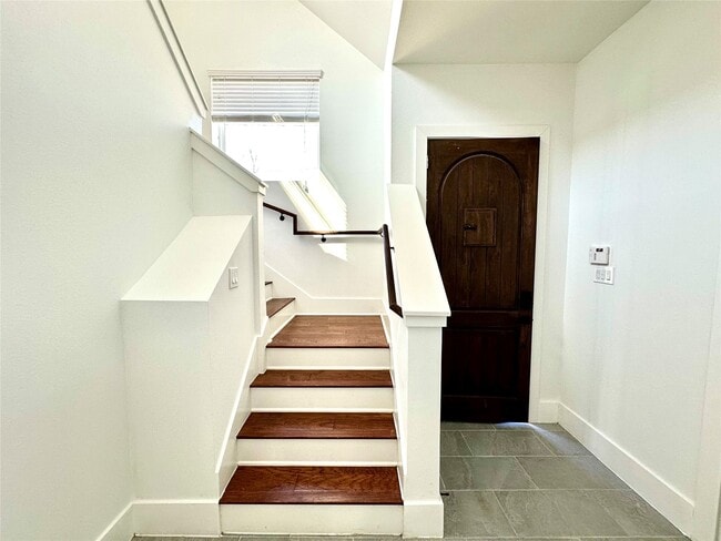 Photo - 1103 Ruthven St