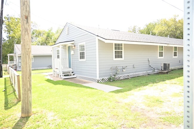 Photo - 2322 Central St