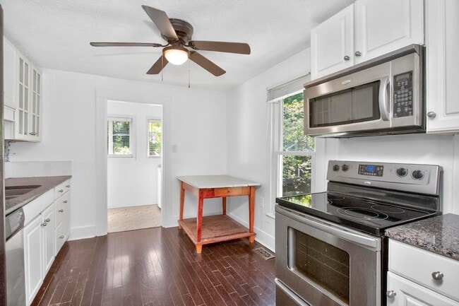 Photo - 3008 Lakeshore Dr