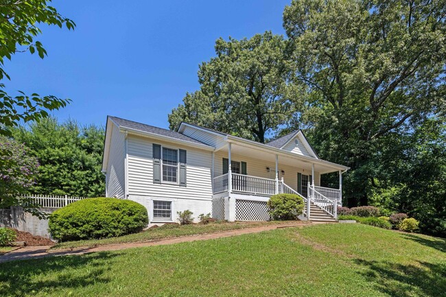 Great Home in Haw Creek! - Great Home in Haw Creek!