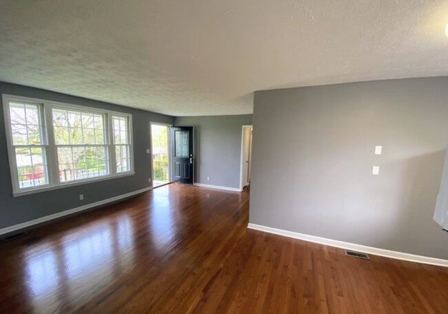 Photo - 218 Walcott Dr