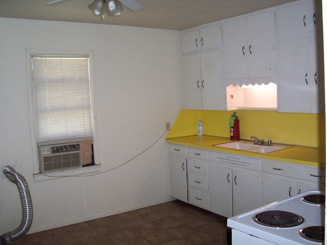 Photo - 2110 Elm Ln Unit 1