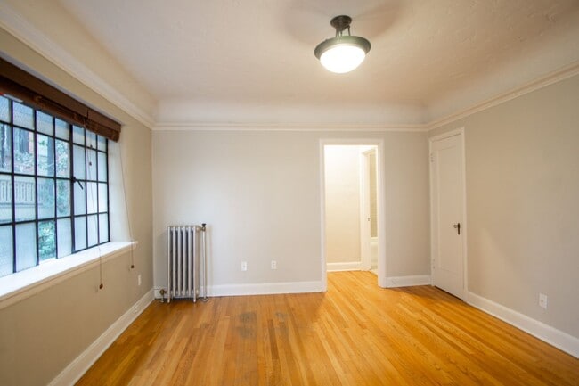 Photo - Charming 3rd Floor 1Bdr in Heart of NW! Unidad 305