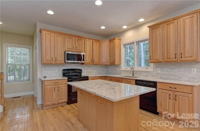10496 Gunnison Ln