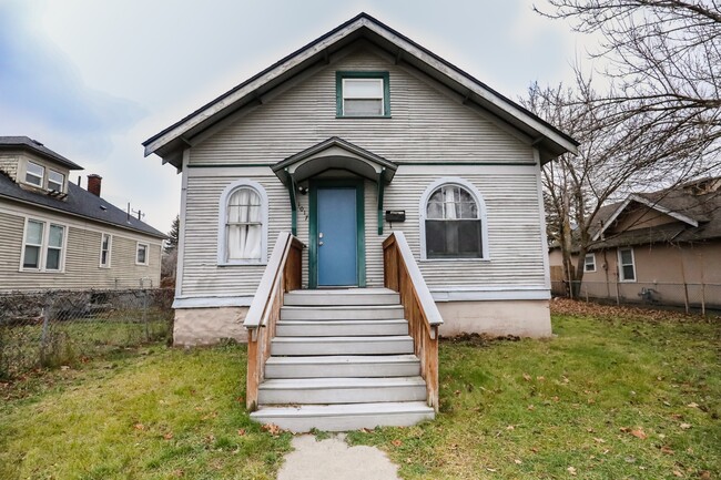 Photo - 1017 E Augusta Ave House