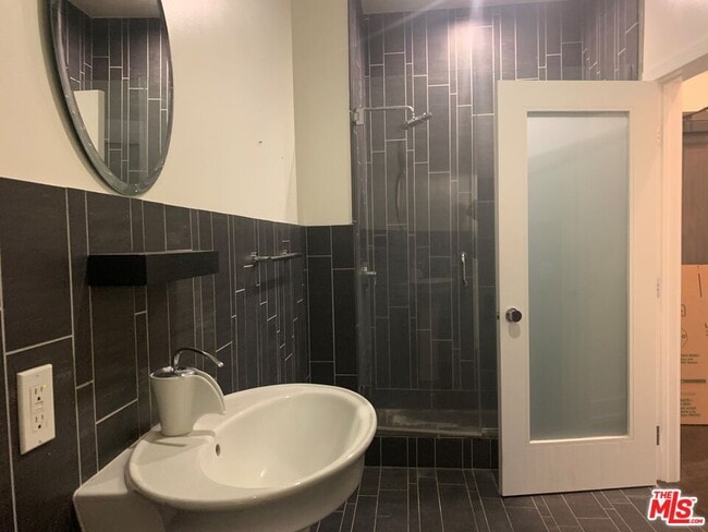 Photo - 727 W 7th St Unidad 415