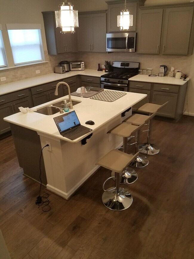Room in Townhome on Metropolitan Dr