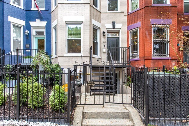 Building Photo - Cozy 1 Bedroom Apartment in Bloomingdale! Unit B