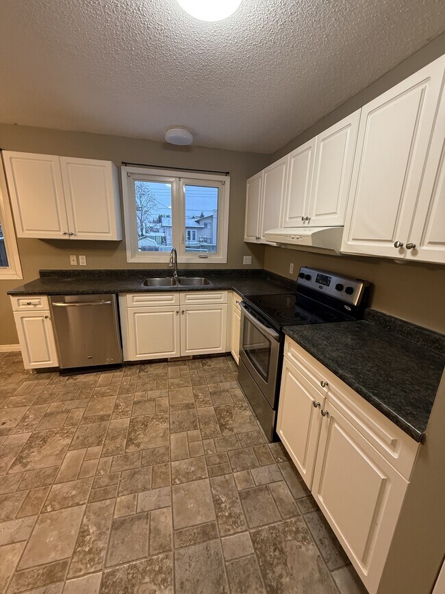 Photo - 607-613 13 St