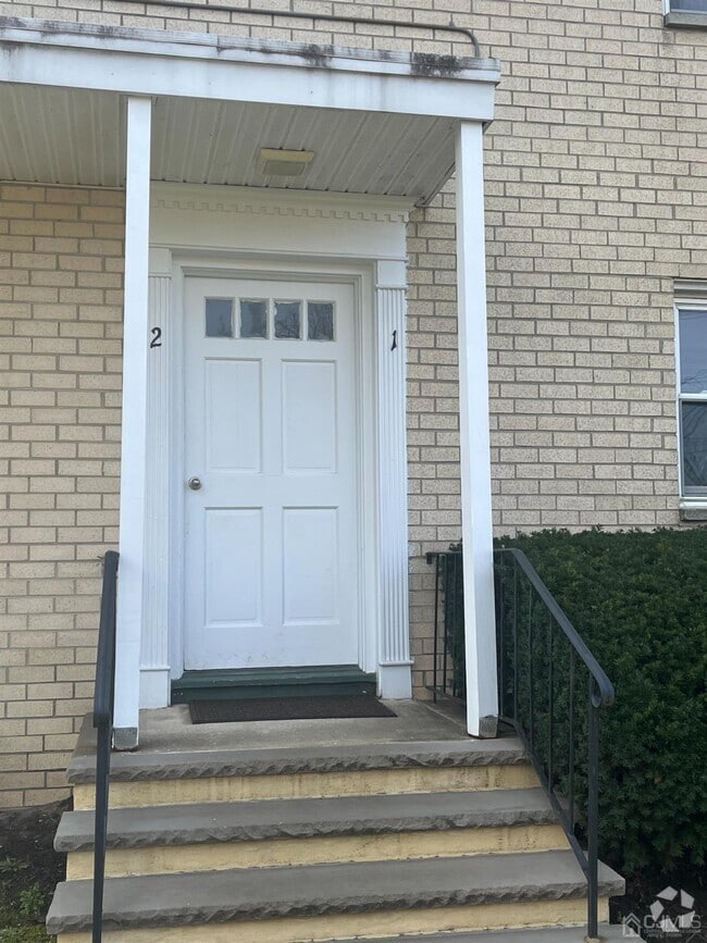Building Photo - 406 Cranbury Rd Rental