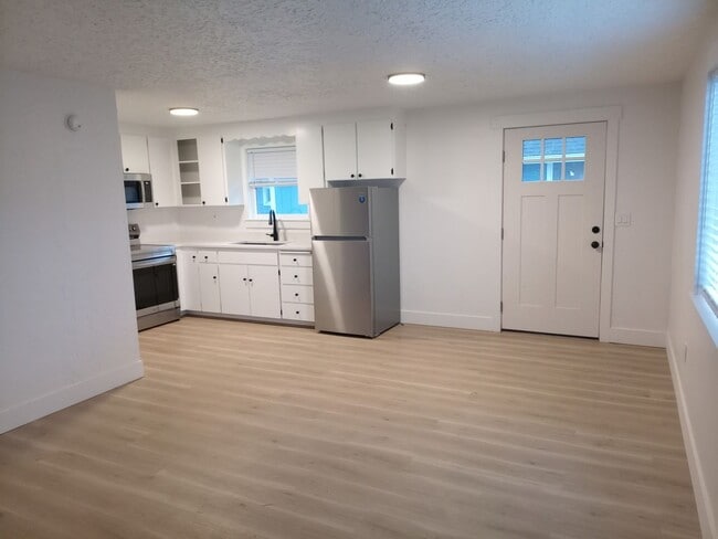 Photo - Renovated single family home in Lincoln City!