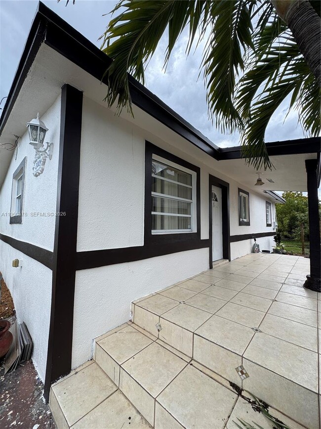 Photo - 2004 SW 57th Ave