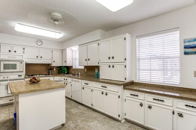 Photo - 108 Mill Creek Dr