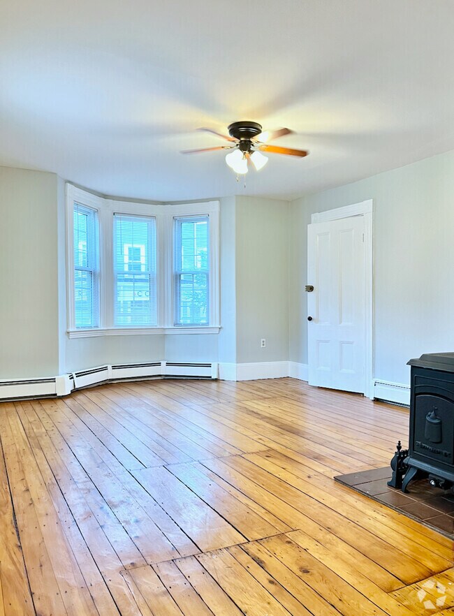 Building Photo - 252 Walden St Rental