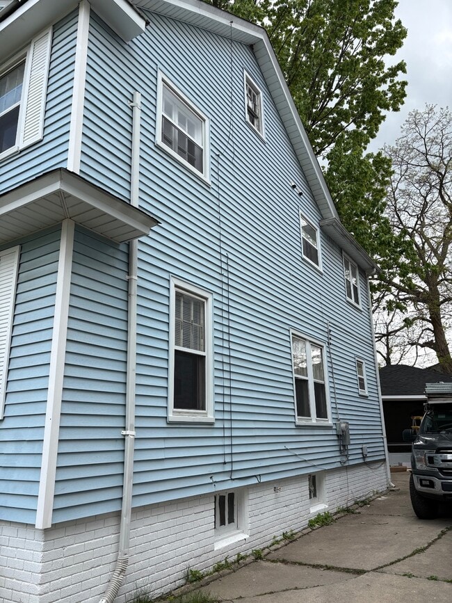 Photo - 121 Jones St
