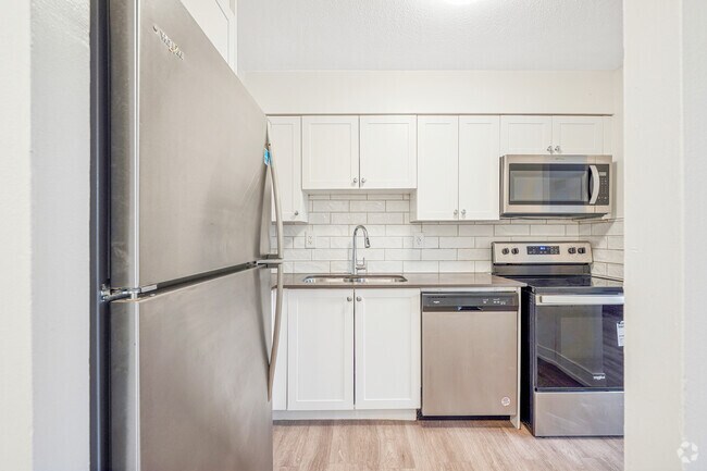 2BR, 1BA - 908SF - Kitchen - 1320 Danforth Road