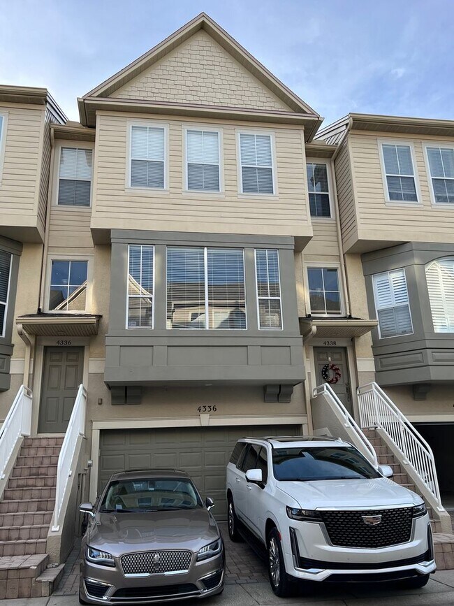 3 Bedroom Townhome in Tampa - 3 Bedroom Townhome in Tampa