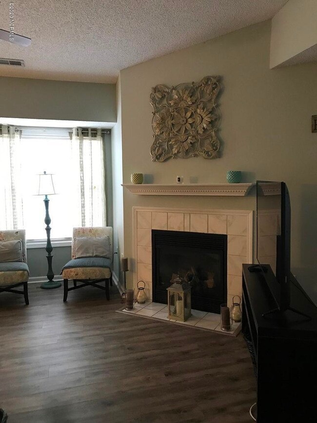 Photo - 4146 Breezewood Dr Unit 202