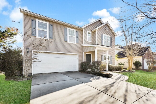 Photo - 3 Bedroom 2.5 bath home with 2 car garage located in Shadow Moss