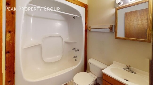 Photo - 1366 Indianola Ave