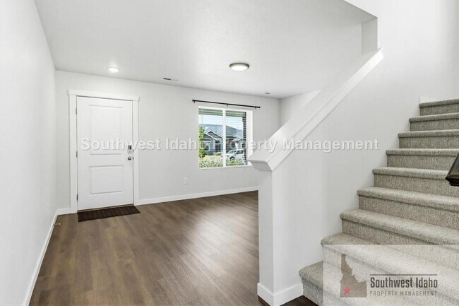 Photo - 8140 E Sunray Dr
