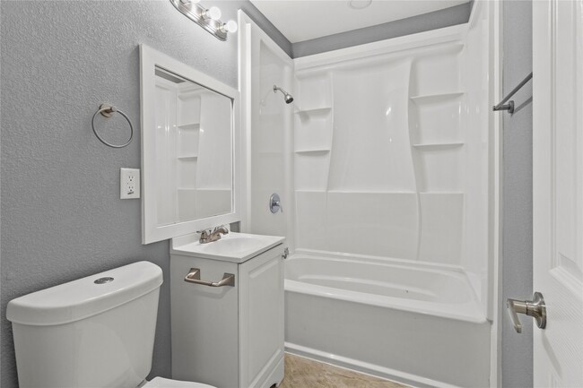 Photo - 1717 W 4th St