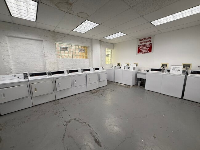 Photo - 6930 N Greenview Ave